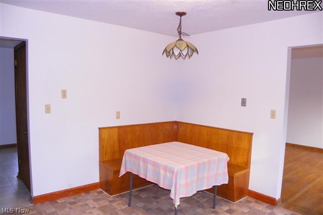 79 South Tamarack Road Akron, OH 44319 - Photo 7 of 25 Eat-in kitchen w/ 2 built-in benches