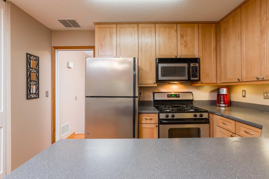 8773 Basswood Road Eden Prairie, MN 55344 - Photo 6 of 24 Gallery Image 6