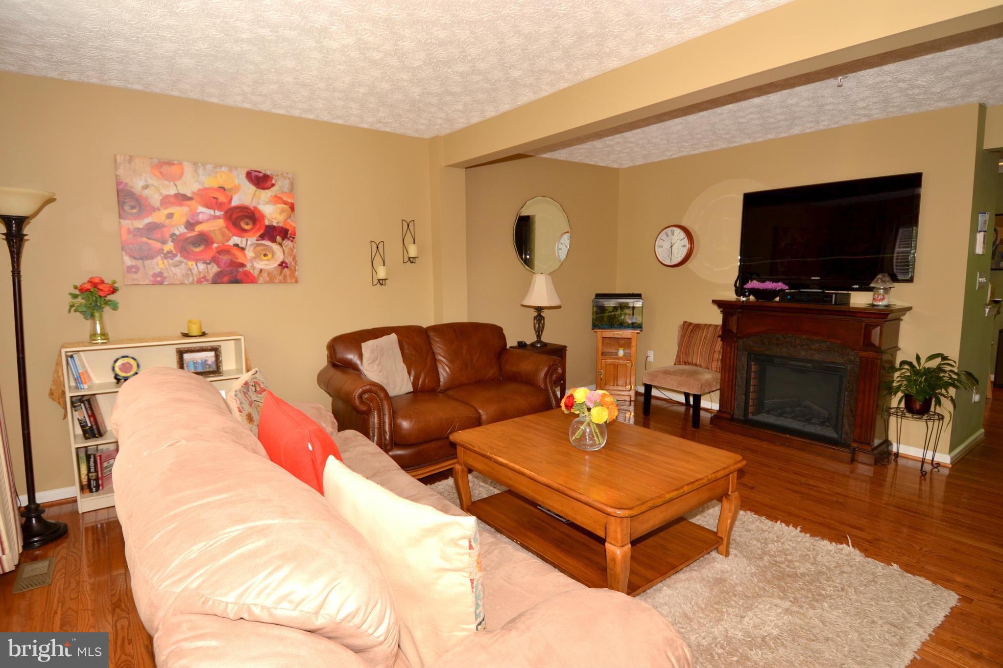 2524 Summers Ridge Drive Odenton, MD 21113 - Photo 3 of 30 Living Room