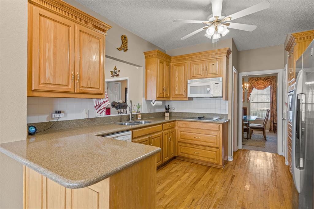 12481 Stice Road Krum, TX 76249 - Photo 13 of 40