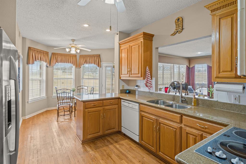 12481 Stice Road Krum, TX 76249 - Photo 15 of 40