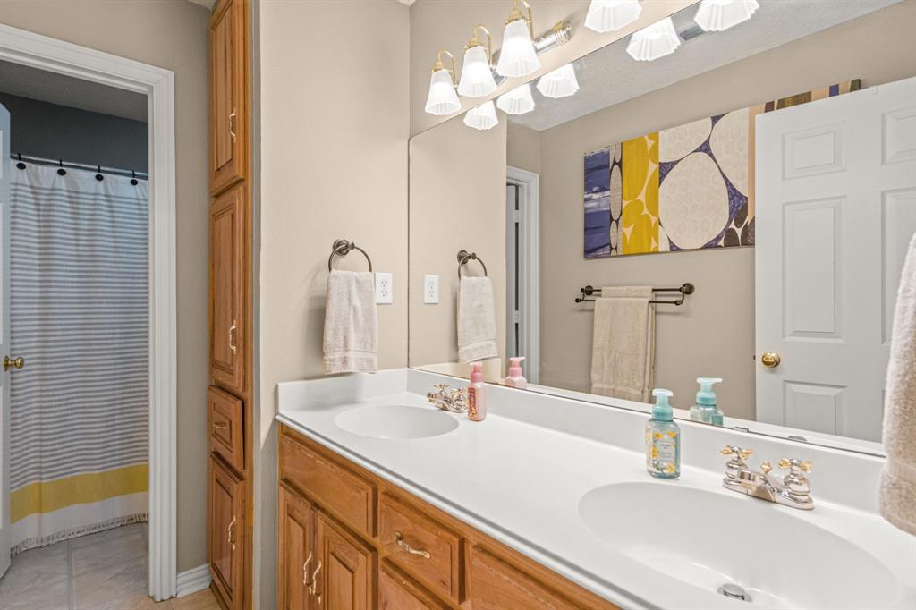 12481 Stice Road Krum, TX 76249 - Photo 20 of 40 Secondary Bathroom