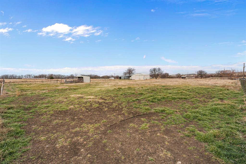 12481 Stice Road Krum, TX 76249 - Photo 31 of 40