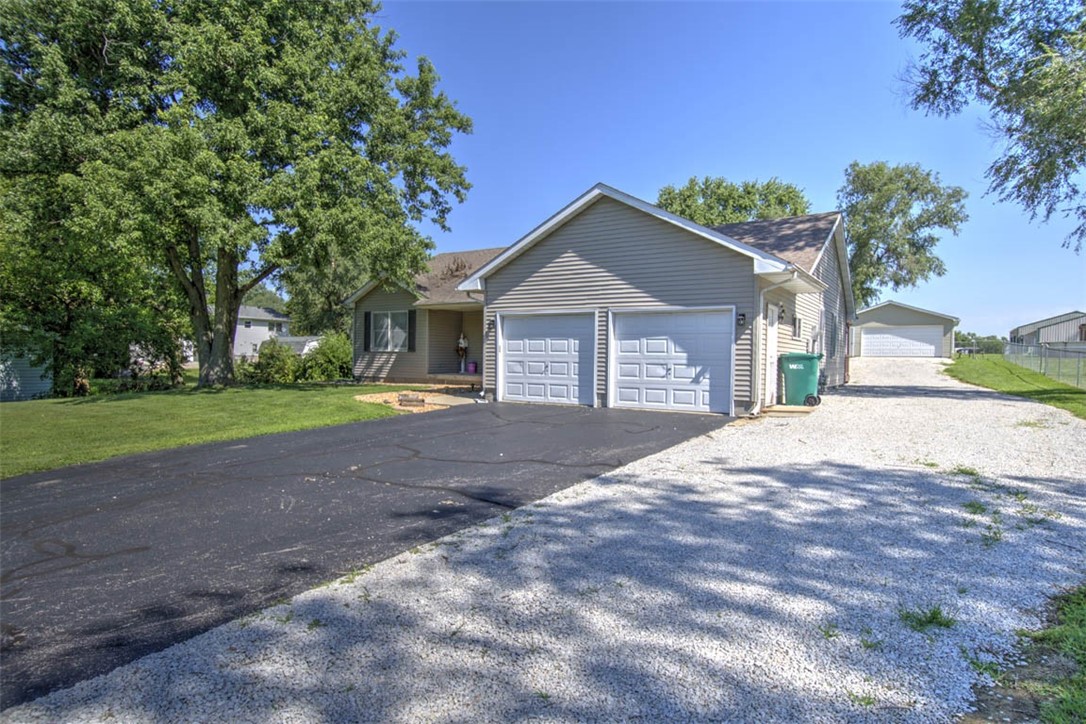 5620 East Firehouse Road Decatur, IL 62521 - Photo 2 of 22