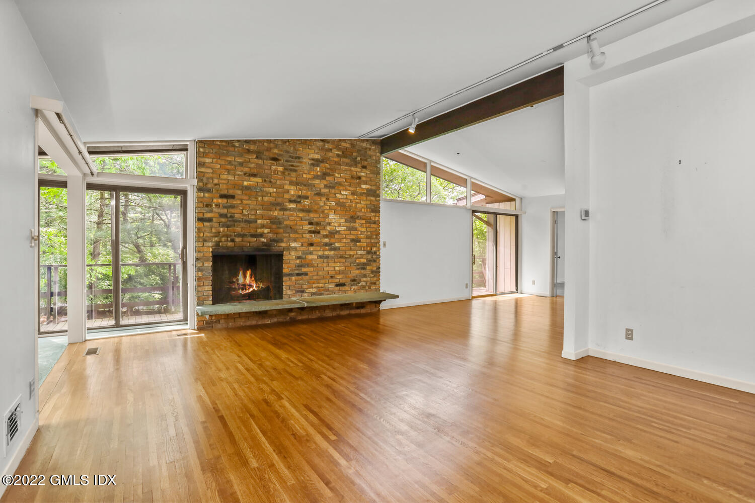 93 Angus Road North, Unit NORTH Greenwich, CT 06831 - Photo 3 of 39 93 Angus Rd N Greenwich CT-large-021-026