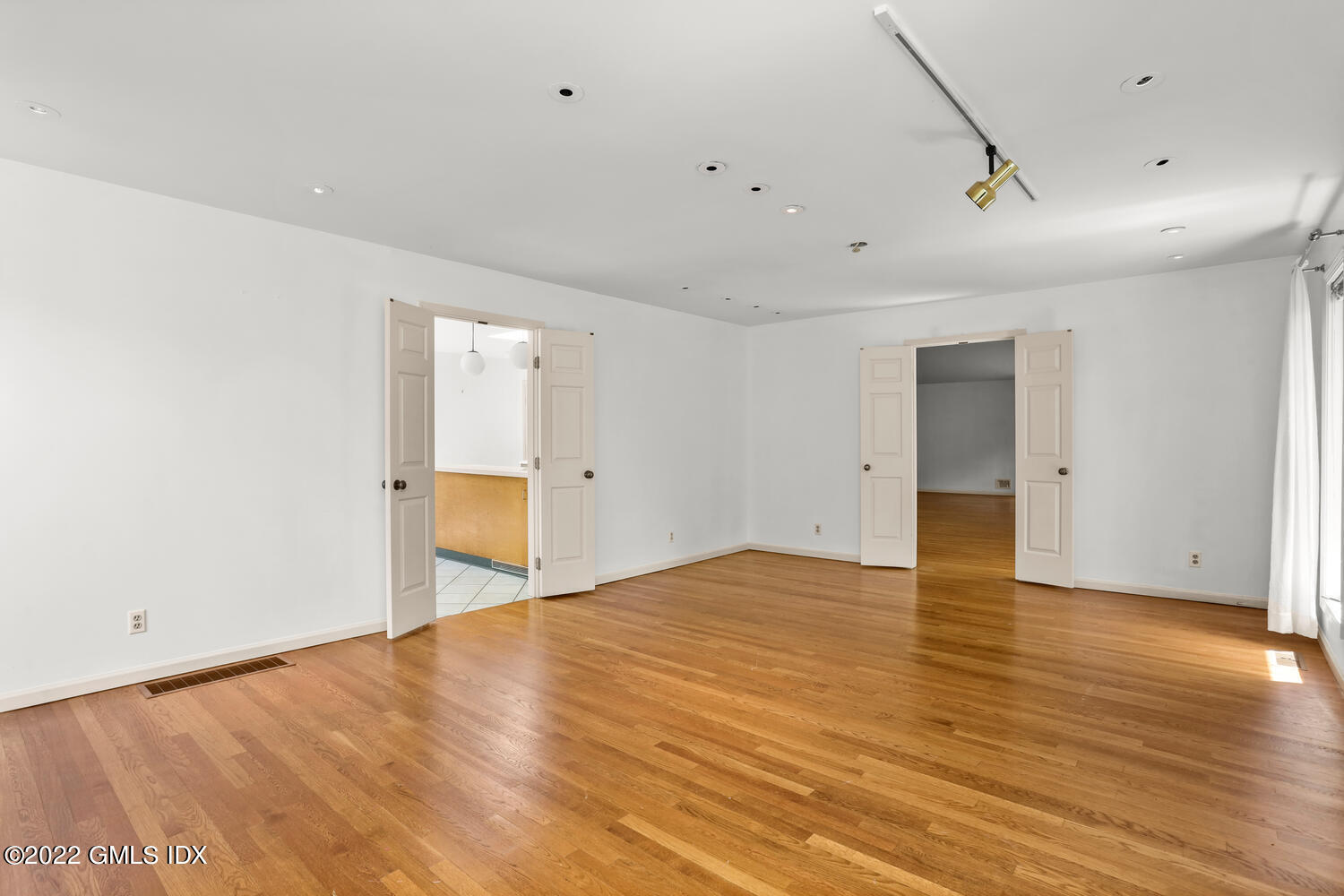 93 Angus Road North, Unit NORTH Greenwich, CT 06831 - Photo 7 of 39 93 Angus Rd N Greenwich CT-large-029-033