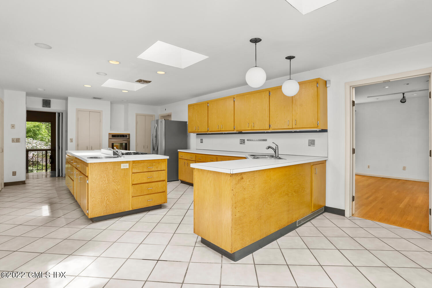 93 Angus Road North, Unit NORTH Greenwich, CT 06831 - Photo 8 of 39 93 Angus Rd N Greenwich CT-large-026-032