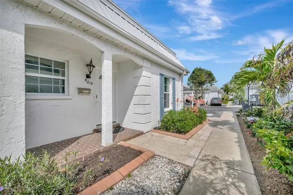 $2,500 | 9819 Hernando Court, Unit 29A, Bradenton, FL 34210