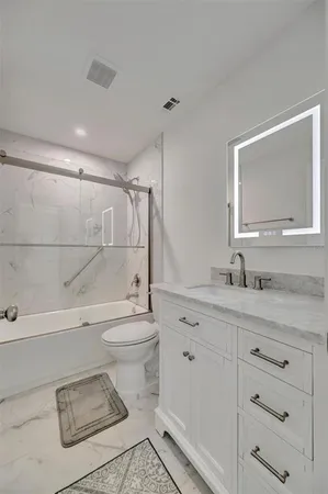 $2,500 | 9819 Hernando Court, Unit 29A, Bradenton, FL 34210