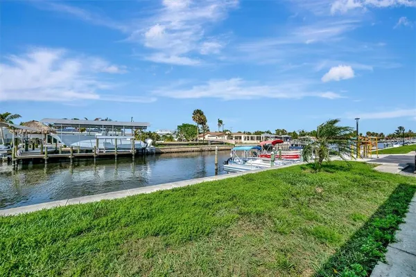 $2,500 | 9819 Hernando Court, Unit 29A, Bradenton, FL 34210