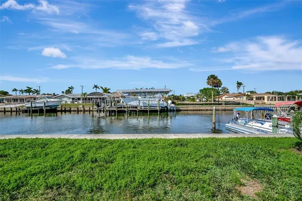 $2,500 | 9819 Hernando Court, Unit 29A, Bradenton, FL 34210