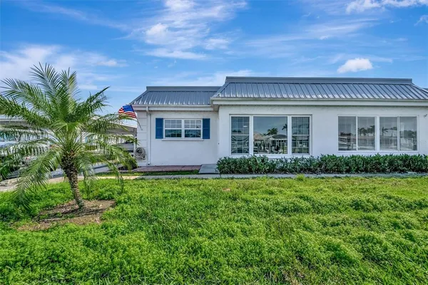 $2,500 | 9819 Hernando Court, Unit 29A, Bradenton, FL 34210