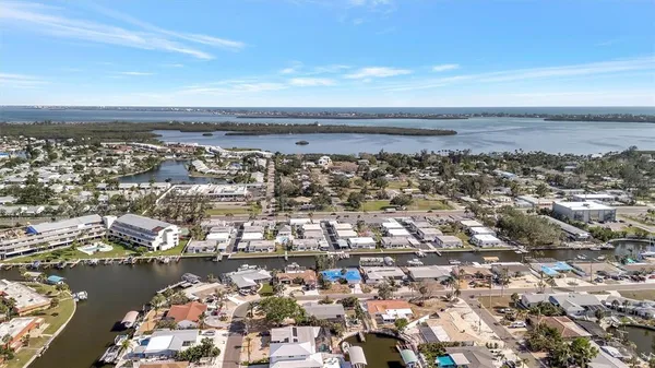 $2,500 | 9819 Hernando Court, Unit 29A, Bradenton, FL 34210