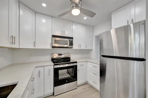 $2,500 | 9819 Hernando Court, Unit 29A, Bradenton, FL 34210