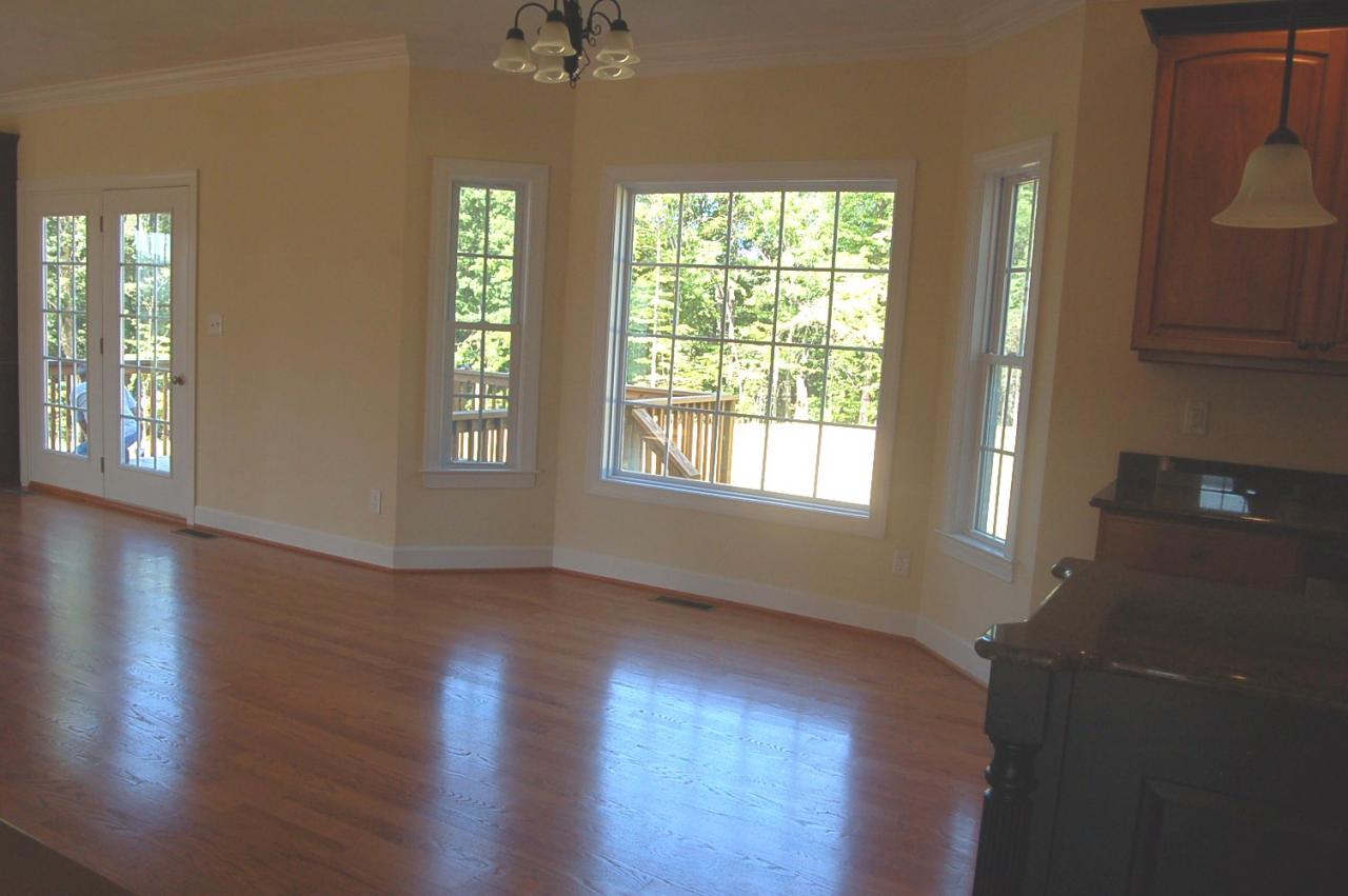 54 Hollyberry Circle Blue Ridge, VA 24064 - Photo 10 of 17 breakfast area