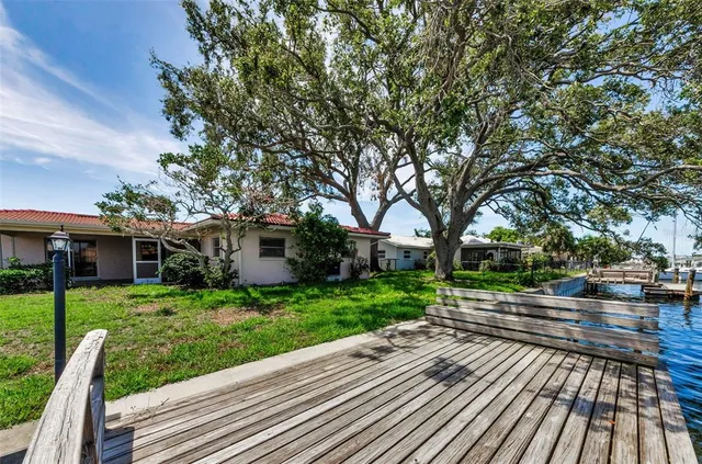 $950,000 | 2053 Iowa Avenue Northeast, St. Petersburg, FL 33703