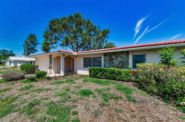 $950,000 | 2053 Iowa Avenue Northeast, St. Petersburg, FL 33703