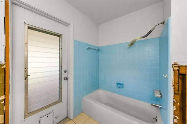 $950,000 | 2053 Iowa Avenue Northeast, St. Petersburg, FL 33703