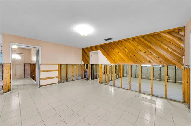 $950,000 | 2053 Iowa Avenue Northeast, St. Petersburg, FL 33703