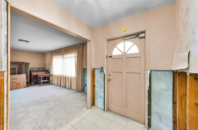 $950,000 | 2053 Iowa Avenue Northeast, St. Petersburg, FL 33703