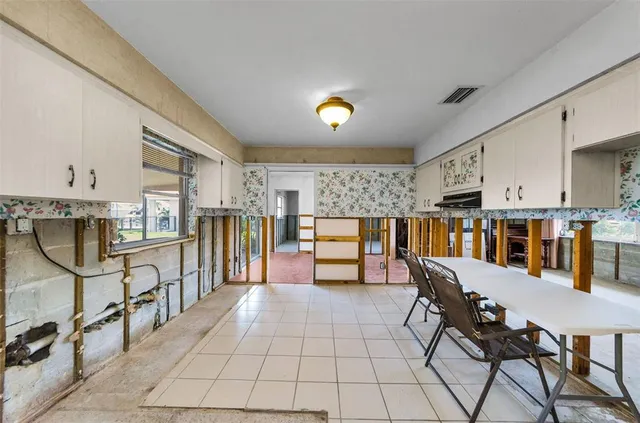 $950,000 | 2053 Iowa Avenue Northeast, St. Petersburg, FL 33703