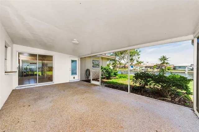 $950,000 | 2053 Iowa Avenue Northeast, St. Petersburg, FL 33703