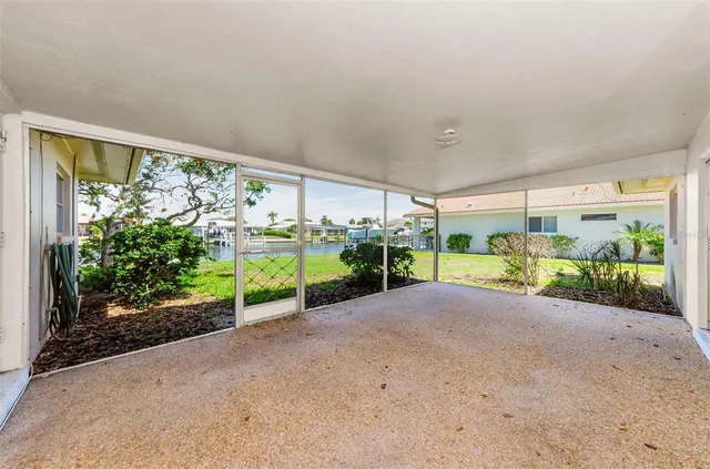 $950,000 | 2053 Iowa Avenue Northeast, St. Petersburg, FL 33703