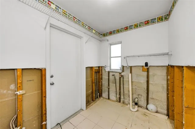 $950,000 | 2053 Iowa Avenue Northeast, St. Petersburg, FL 33703