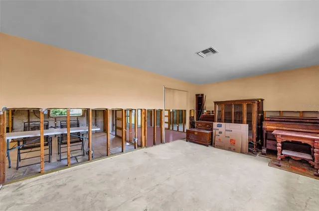 $950,000 | 2053 Iowa Avenue Northeast, St. Petersburg, FL 33703