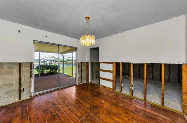 $950,000 | 2053 Iowa Avenue Northeast, St. Petersburg, FL 33703