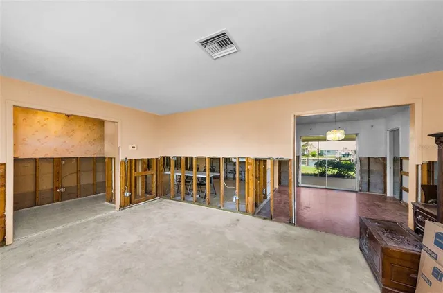 $950,000 | 2053 Iowa Avenue Northeast, St. Petersburg, FL 33703