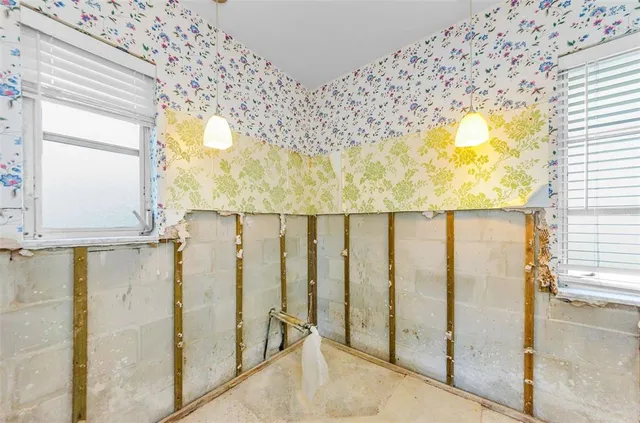 $950,000 | 2053 Iowa Avenue Northeast, St. Petersburg, FL 33703