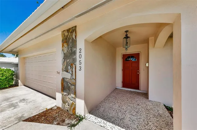 $950,000 | 2053 Iowa Avenue Northeast, St. Petersburg, FL 33703