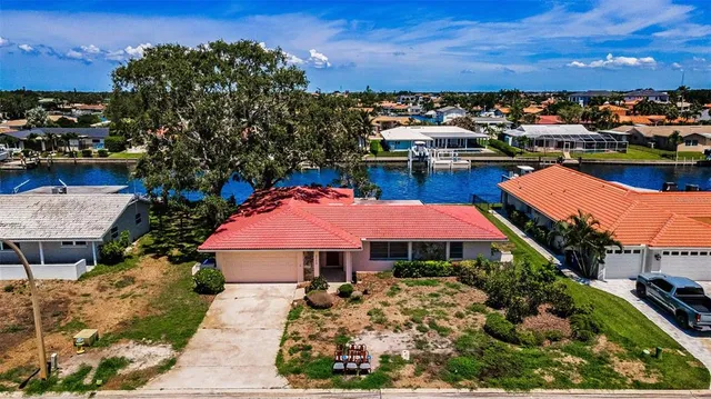 $950,000 | 2053 Iowa Avenue Northeast, St. Petersburg, FL 33703