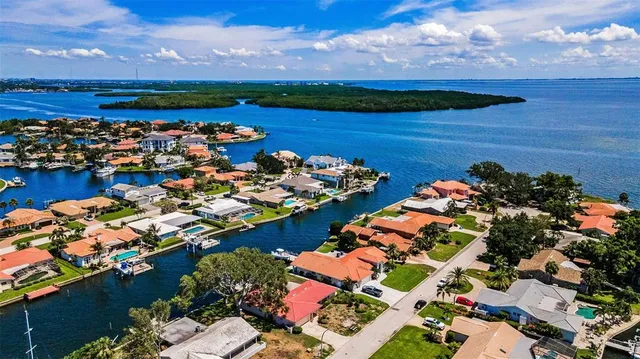 $950,000 | 2053 Iowa Avenue Northeast, St. Petersburg, FL 33703