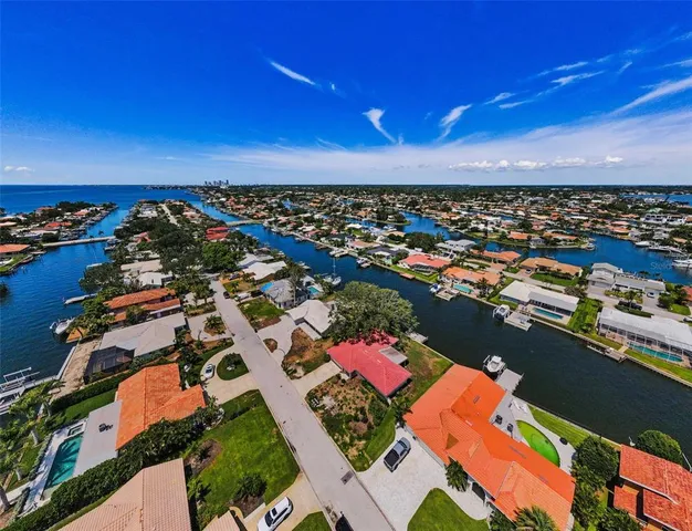 $950,000 | 2053 Iowa Avenue Northeast, St. Petersburg, FL 33703