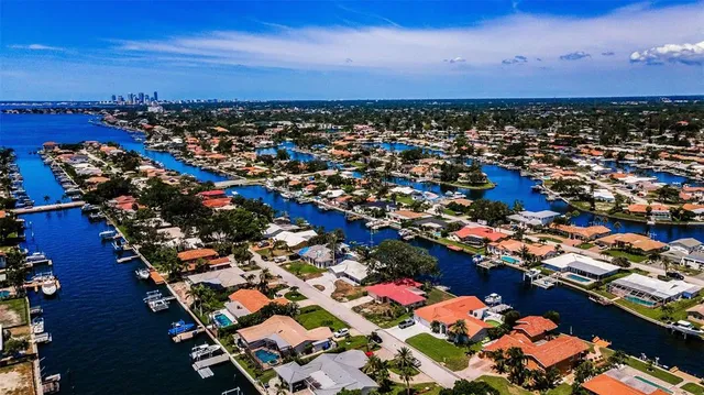 $950,000 | 2053 Iowa Avenue Northeast, St. Petersburg, FL 33703