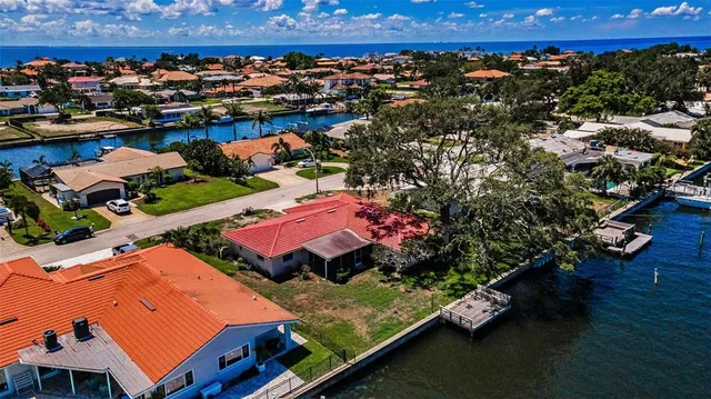 $950,000 | 2053 Iowa Avenue Northeast, St. Petersburg, FL 33703