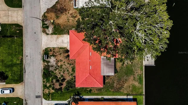 $950,000 | 2053 Iowa Avenue Northeast, St. Petersburg, FL 33703