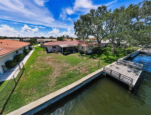 $950,000 | 2053 Iowa Avenue Northeast, St. Petersburg, FL 33703