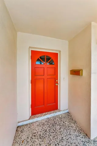 $950,000 | 2053 Iowa Avenue Northeast, St. Petersburg, FL 33703