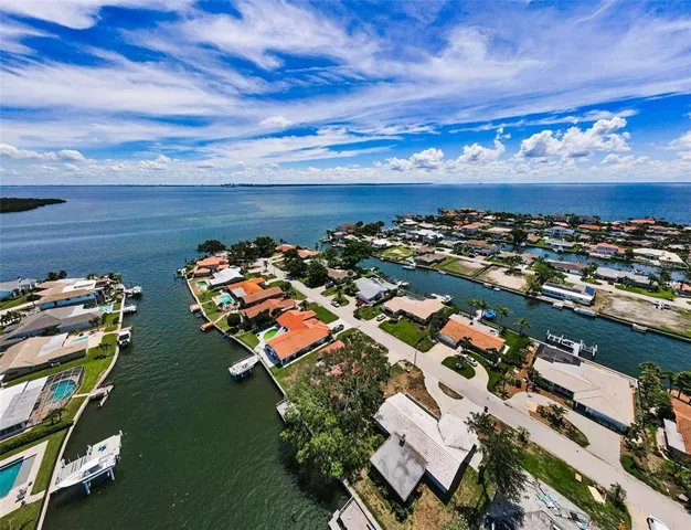 $950,000 | 2053 Iowa Avenue Northeast, St. Petersburg, FL 33703