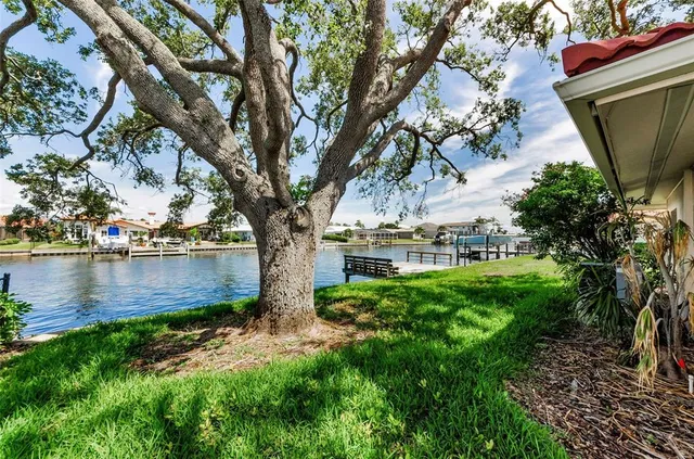 $950,000 | 2053 Iowa Avenue Northeast, St. Petersburg, FL 33703