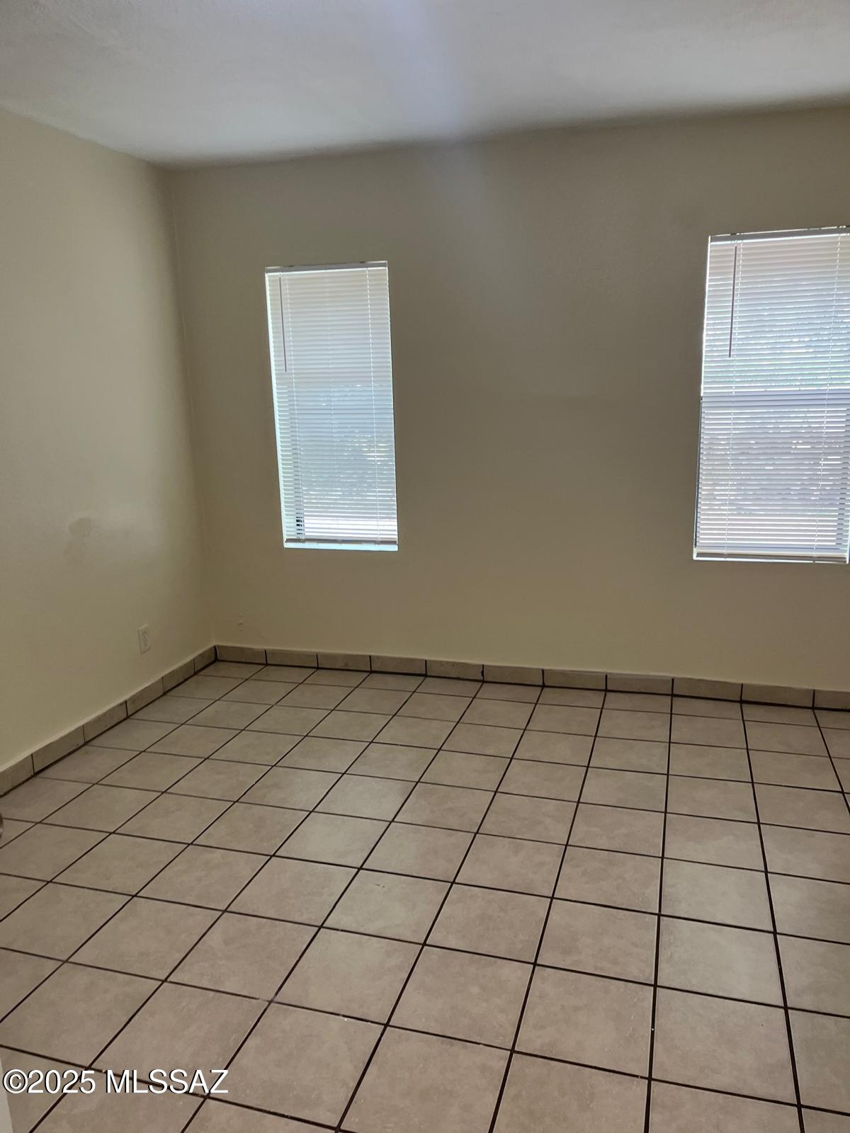 345 East Teton Road, Unit 2 Tucson, AZ 85756 - Photo 3 of 18 PHOTO-2025-11-18-20-28-29_2