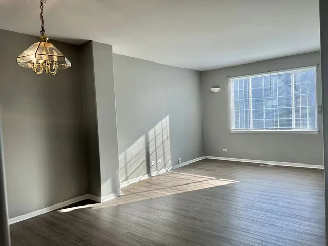 $2,600 | 3367 Ravinia Circle, Aurora, IL 60504