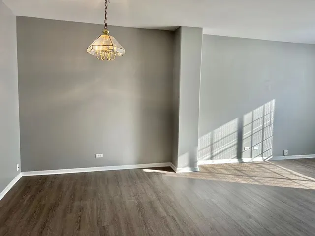 $2,600 | 3367 Ravinia Circle, Aurora, IL 60504