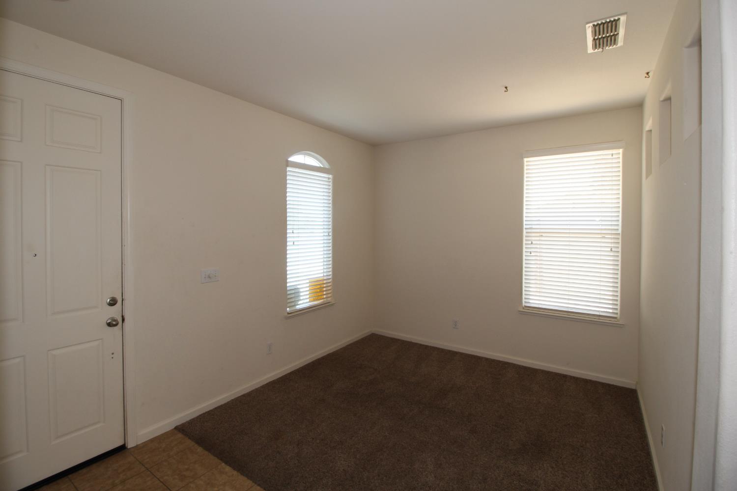 1014 Mango Avenue Madera, CA 93637 - Photo 6 of 19