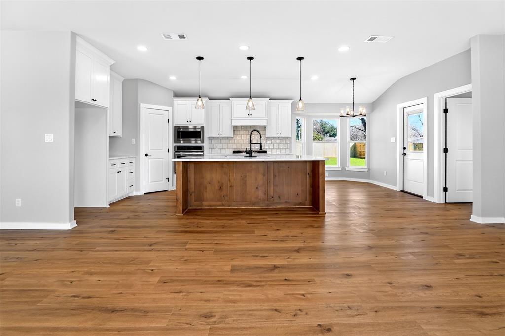 1401 Rambler Drive Waco, TX 76710 - Photo 4 of 24