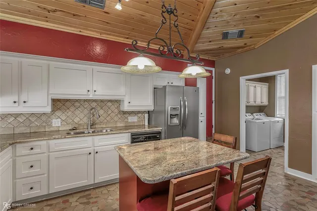 $429,000 | 10865 Ferry Lake Road, Oil City, LA 71061