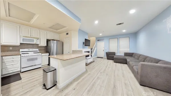 $5,250 | 332 West Summerfield Circle, Anaheim, CA 92802